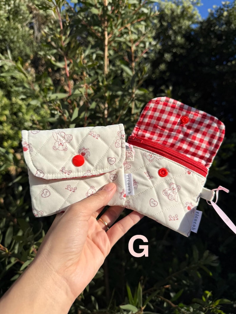 Quilted Zipper Wallet: Handmade Fabric Mini Pouch with Keychain G - Red baby bear