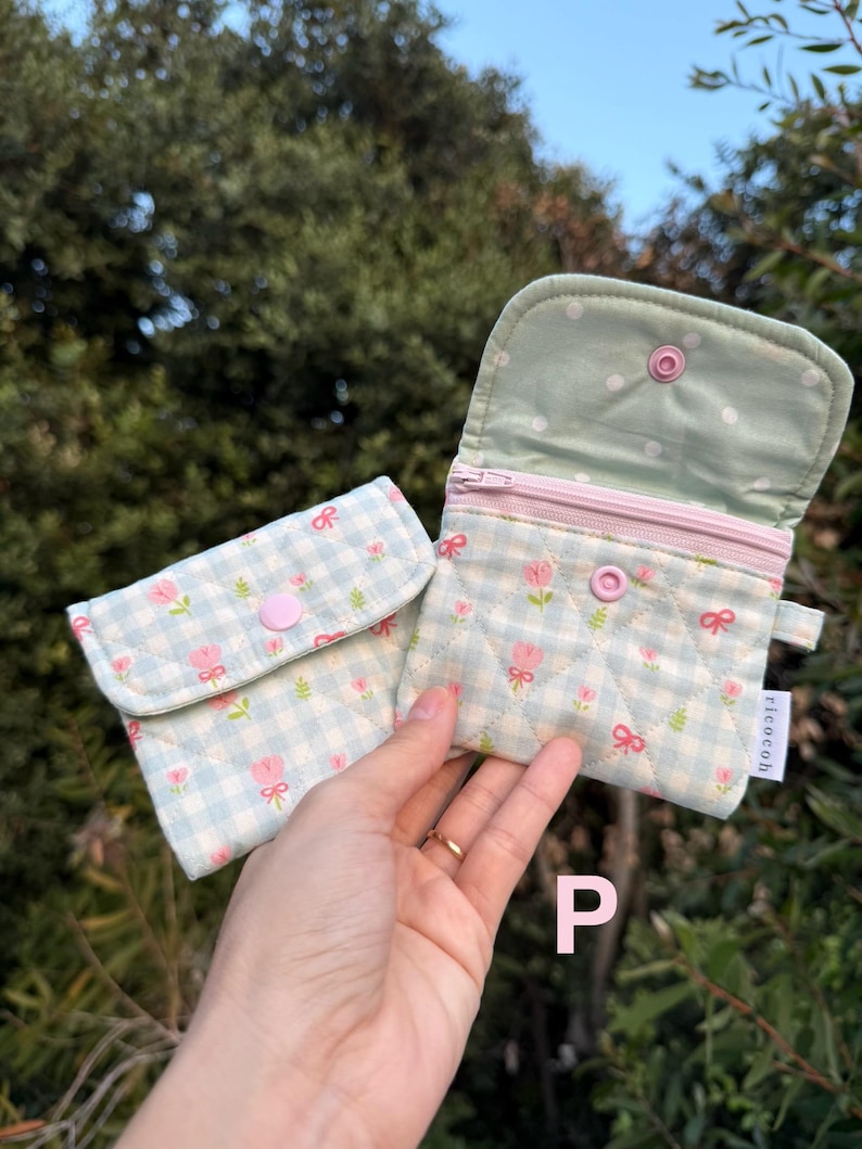 Quilted Zipper Wallet: Handmade Fabric Mini Pouch with Keychain P - Blue gingham