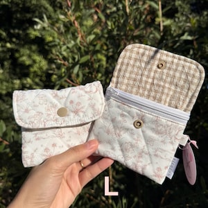 Quilted Zipper Wallet: Handmade Fabric Mini Pouch with Keychain L - Fairy tale