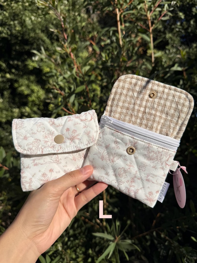 Quilted Zipper Wallet: Handmade Fabric Mini Pouch with Keychain L - Fairy tale