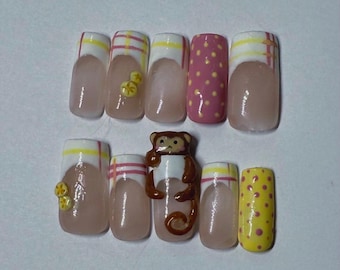 Uñas postizas Monkey, punta francesa, lunares rosas y amarillos / PetaledNails