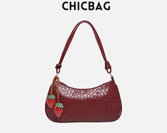 Retro Woven Shoulder Bag with Strawberry Charm – Casual Women’s Handbag with Knotted Strap