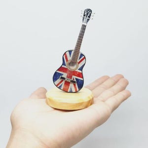Miniature Guitar Gretsch Scale 1:12 | Realistic Replica Mini Electric Guitar | Guitarist Birthday Gift for Car Dashboard and Desk Display