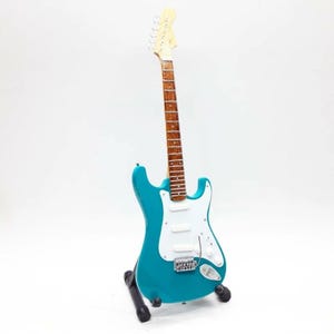 Miniature Guitar Stratocaster Tosca Scale 1:4 - Mini Electric Guitar Handmade Wood - Guitarist Birthday Gift Instrument Music Desk Display