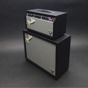 Miniatuurversterker Fen der Amp 2-stack 1:6 | Minireplica gitaargeluidssysteem | Actiefiguur bureauplank display muziekaccessoire