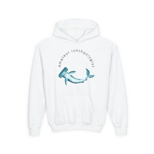 Ozean-inspirierter JUGENDlicher Hoodie mit Hai-Design, perfekt für Meeresbegeisterte, Geschenke für Kinder, Küstenbekleidung, Sommervibes, Freizeitkleidung