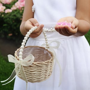 Hand woven basket, Flower girl basket rattan, Pearl handle flower girl basket, Wedding wicker basket, Ceremony basket, Handmade basket