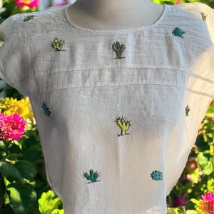 Mexikanische Bluse, Kaktus bestickte mexikanische Bluse, Traditionelles mexikanisches Oberteil, Mehrfarbiges mexikanisches Hemd, Größe S / M