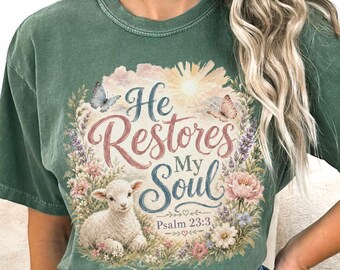 Hij herstelt mijn ziel Shirt bijbelvers psalm 23:3 christelijk lam bloemen geloof T-shirt schattig inspirerend kerk T-shirt religieus cadeau voor vrouwen
