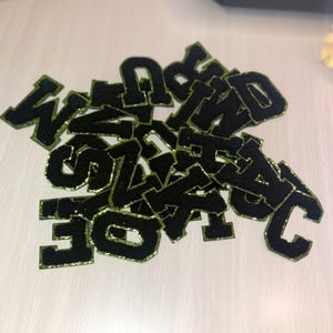 Remendo de letras de chenille para passar a ferro, Letras de chenille - Remendo de chenille, Letras adesivas - Remendos adesivos, com acabamento dourado autoadesivo e para passar a ferro