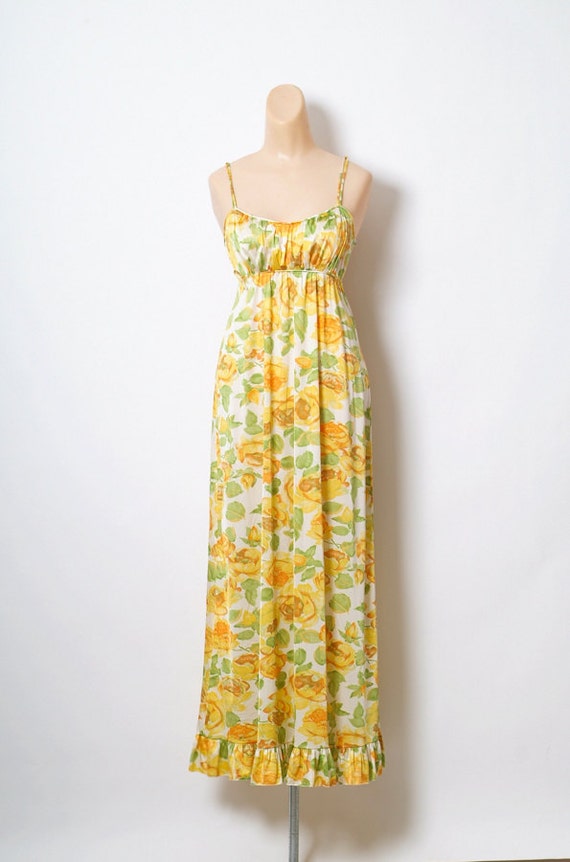 Vintage 50s 60s Vanity Fain Nightgowns Love / Yell