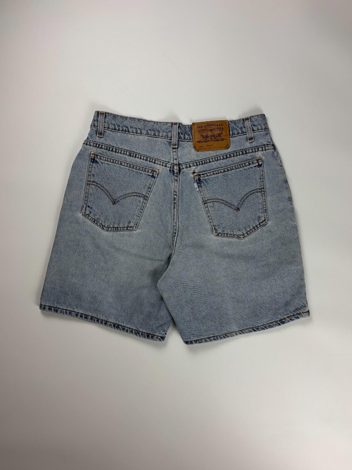 Vintage Levis Denim Shorts / 950 Relaxed Fit / Light Wash Jean / 32x7 Light Blue