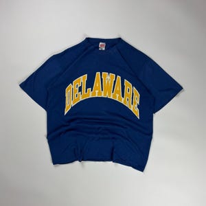 Vintage Delaware University Tee / NCAA Collegiate Shirt / Large Blue