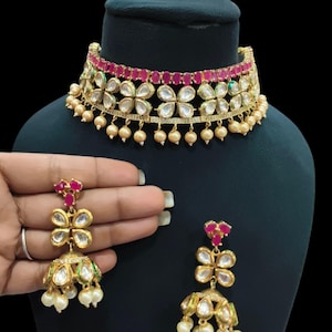 Conjunto de collar gargantilla Kundan rosa, joyería nupcial india, collar de perlas tono dorado y pendientes Jhumka, conjunto de joyería tradicional para bodas
