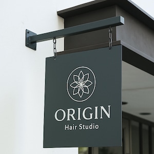 Placa de lâmina suspensa, placa com logotipo de vitrine, placa de lâmina personalizada, placa comercial dupla face para área externa, placa comercial de parede, placa de salão