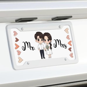 Custom Just Married License Plate for Newlyweds Mr and Mrs Cute Cartoon Wedding Car Accessory Decorative Car Plate Unique Wedding Gift Idea