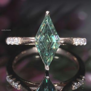 1.5 Carat Green Kite Cut Moissanite Engagement Ring with Diamond Accents Art Deco Solitaire in Gold Unique Modern Solitaire Bridal Ring