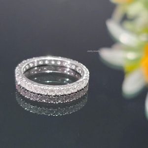 2 TCW ラウンドカット モアッサナイト ダイヤモンド エタニティバンド フルパヴェ スターリングシルバー 結婚指輪 大胆に輝くプロミスまたはプロポーズの妻へのバンド