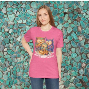 Camiseta unisex cómoda con diseño de gofre de la familia de búhos imagen 7