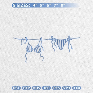 Puede incluir: Una taza de cerámica blanca con un asa negra y el texto "But First, Coffee" en negro y negrita. La taza está sobre una superficie blanca. La taza parece estar vacía.