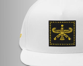 Gorra Golden Homa Snapback – Símbolo aqueménida bordado, visera plana ajustable