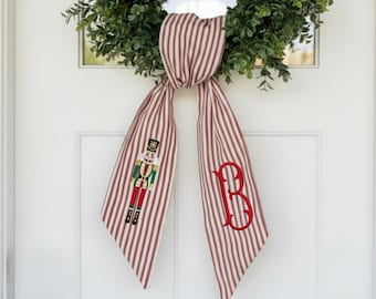 Aangepaste monogram notenkraker kerstkrans sjerp | Rode tikkende streep