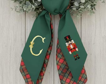 Gepersonaliseerde kerstkranssjerp – geborduurde notenkraker, geruite strik met tartan