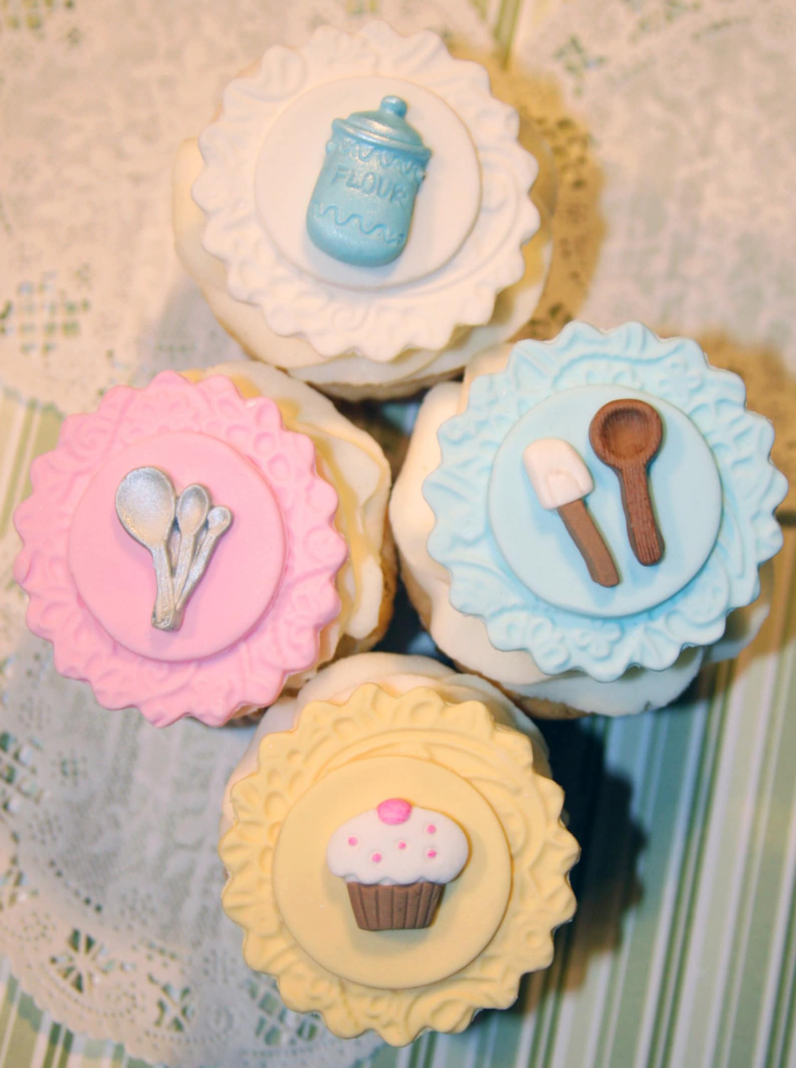 Fondant cupcake toppers Vintage Cupcake Baking Party Etsy