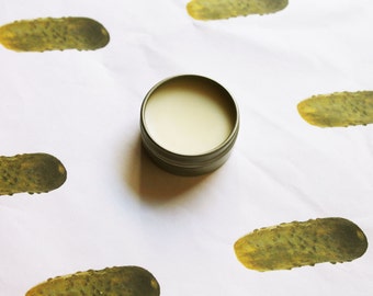 Bálsamo labial con aroma a pepinillos eneldo