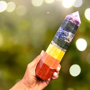 Hochwertige 7 Chakra Steine | Große ~225 M M | Einzigartiger natürlicher Sieben Chakra Kristallpunkt Stein 8 Facettierter Obelisk Turm Geschenk.