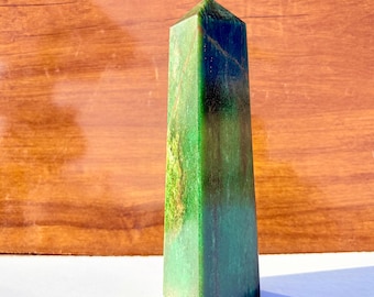Natürlicher grüner Kyanit-Kristallturm | Polierte Obeliskspitze, Herzchakra-Stein