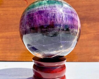 Regenbogenfluoritkugel – Polierte Kristallkugel für Konzentration, Klarheit und Meditation