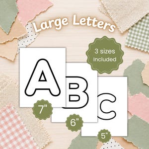 Op de afbeelding: Witte kaarten met zwarte omtrekletters A, B en C. De letters zijn gelabeld met de maten 17,8 cm, 15,2 cm en 12,7 cm. De woorden "Large Letters" staan bovenaan, en "3 maten inbegrepen" in een groene cirkel.