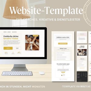 Op de afbeelding: Een website template weergegeven op een computermonitor, met de tekst "Website-Template" en "Entdecke deine kreative Vision". Het ontwerp maakt gebruik van een licht kleurenschema met gouden accenten. Een toetsenbord en muis staan voor de monitor.