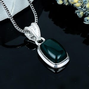 Green Onyx Sterling Silver Pendant: Vintage Style Gemstone Jewelry