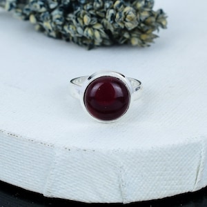 Anello in argento sterling con granato fatto a mano: gioielli con pietra portafortuna di gennaio