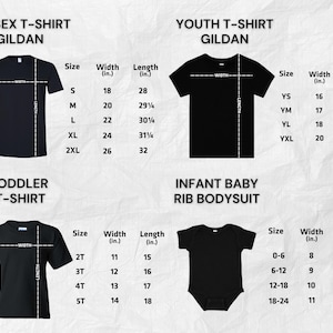 K&ouml;nnte beinhalten: Schwarze T-Shirts und ein Baby-Body mit Gr&ouml;&szlig;entabellen f&uuml;r Unisex-, Jugend-, Kleinkind- und Babygr&ouml;&szlig;en. Die Ma&szlig;e sind in Zoll. Das Bild enth&auml;lt den Text "UNISEX T-SHIRT GILDAN", "YOUTH T-SHIRT GILDAN", "TODDLER T-SHIRT" und "INFANT BABY RIB BODYSUIT".