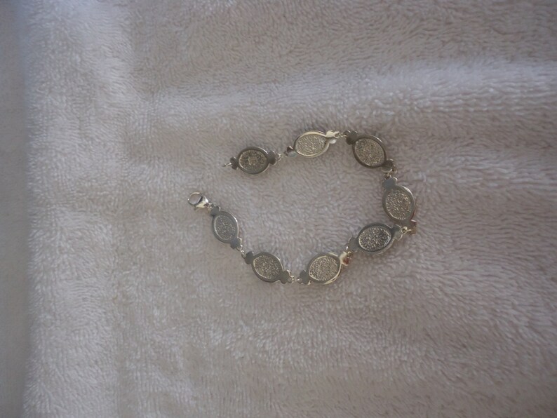 22 Grams Unisex Coleman 8 Sterling Silver Mixed Stone Oval Link Bracelet