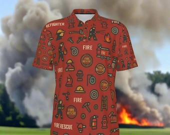 Può includere: Polo rosso con un motivo di icone legate ai vigili del fuoco e le parole "FIRE" e "FIRE RESCUE". La camicia ha un colletto button-down e maniche corte. Lo sfondo mostra un incendio e fumo.