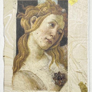 Tarjeta de felicitación de Botticelli: mujer con cabello dorado, collage artístico, tarjeta clásica con cita humorística.
