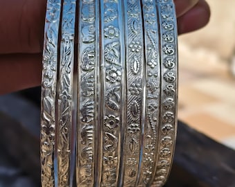 Conjunto de brazaletes de plata esterlina hechos a mano / Joyería india con flores grabadas