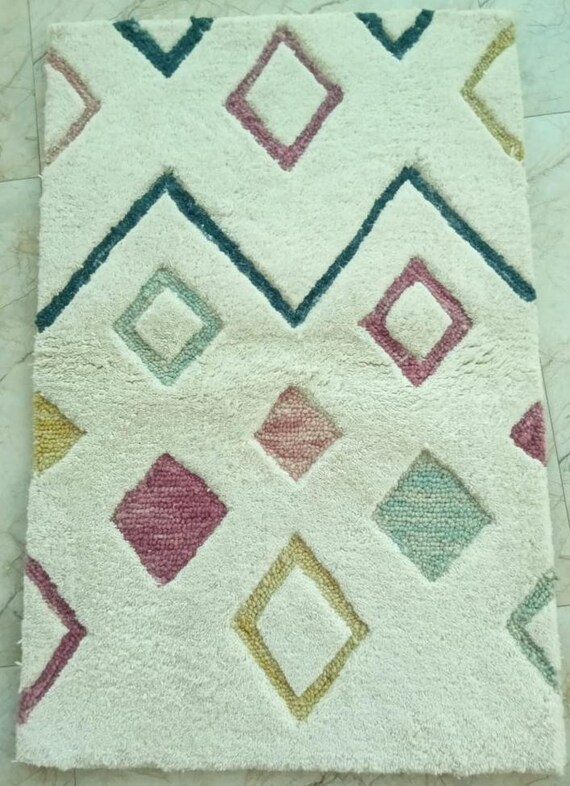 Hand Tufted Rug: Modern Diamond Design