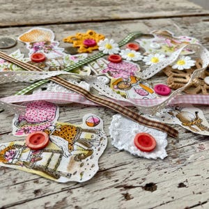 Holly Hobby Textile Scrap Pack: Vintage Fabric for Junk Journals, Slow Stitch, Mixed Media immagine 12
