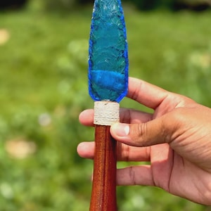 Cuchillo de obsidiana azul hecho a mano: pieza decorativa de cristal para altar