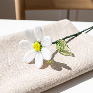 Handgemachte weiße Gänseblümchen | Schreibtisch Kunst Ornament | Blumen-Geschenk für Sie