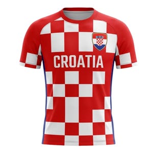 Puede incluir: Una camiseta de f&uacute;tbol de Croacia a cuadros rojos y blancos. La camiseta presenta la palabra "CROATIA" en letras blancas en la parte delantera. Un escudo de armas croata est&aacute; en la parte superior izquierda del pecho. Las mangas y los hombros tambi&eacute;n est&aacute;n a cuadros.