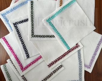 Servilletas de lino blanco con bordado de hojas – Detalles de mesa hechos a mano para bodas, cenas festivas, celebraciones de temporada