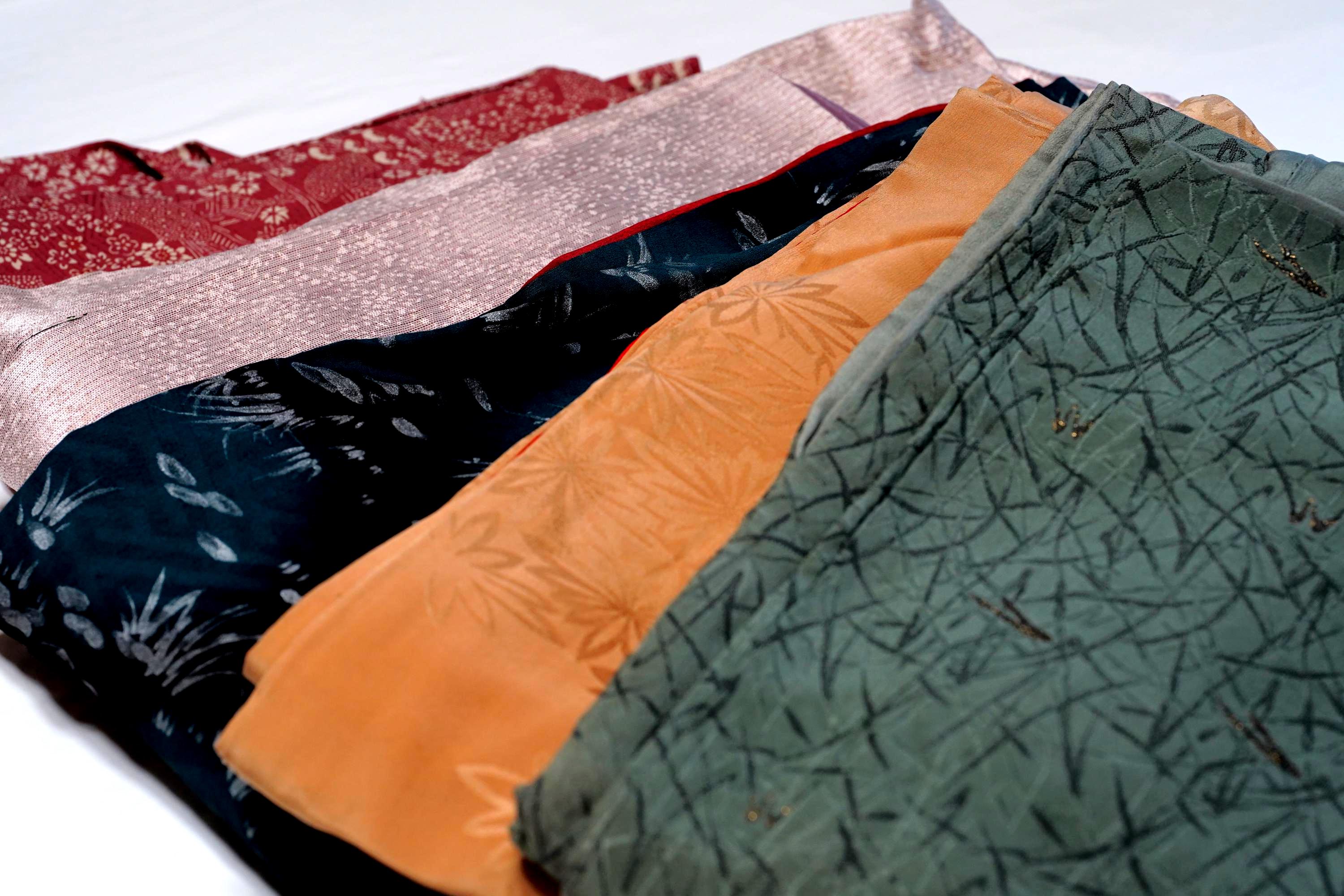 《アンティーク、絹広巾裂織布》（美品）63×410でたっぷり、細かく軽い1618 手織り ブルー段染め絹麻糸の広巾ショール | iichi 日々の暮らしを