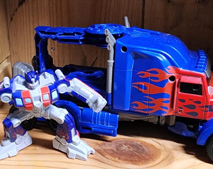 Transformers Autobot Optimus Prime Bundle Two Pieces Included