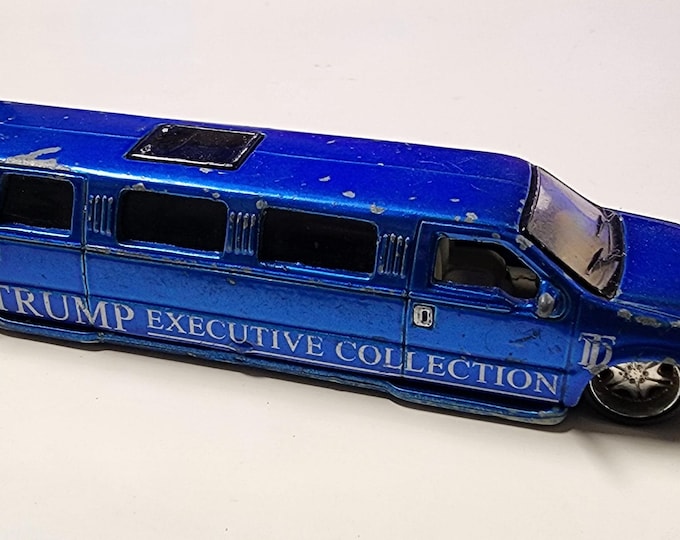 Maisto Ford Excursion Trump Executive Collection Blue 1:64 Scale Die Cast